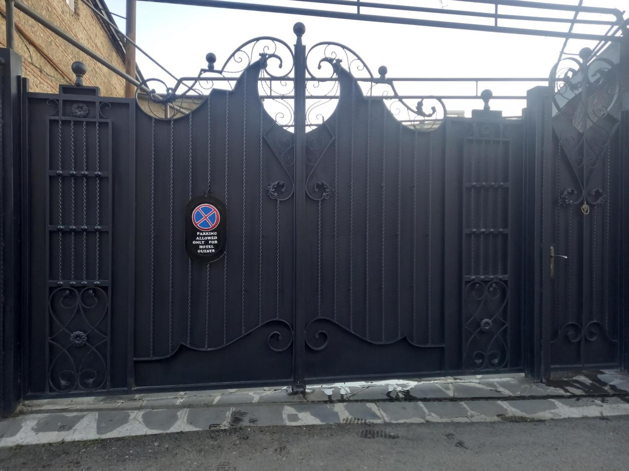 Old Gate Hotel Telavi Exterior photo